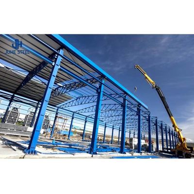 Leichtmetallkonstruktionslager mit selbstlagernden Dachträgern und vorgefertigtem Rahmen