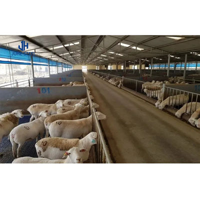 Moderne Ziegenhütte Vorgefertigte Stahlkonstruktion Kuhstall Farm mit Schweißdienst