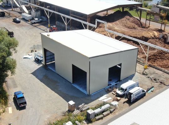 Verzinkte Gitterkolonnen, vorgefertigte Lagerhalle, Metallschuppen für Stahlstrukturen